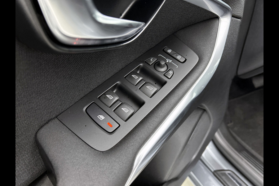 Volvo V40 1.5 T2 Polar+ Automaat (NAVIGATIE, TREKHAAK AFNEEMBAAR, STOELVERWARMING, CLIMA, PDC, LED, GOED ONDERHOUDEN)
