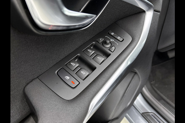Volvo V40 1.5 T2 Polar+ Automaat (NAVIGATIE, TREKHAAK AFNEEMBAAR, STOELVERWARMING, CLIMA, PDC, LED, GOED ONDERHOUDEN)