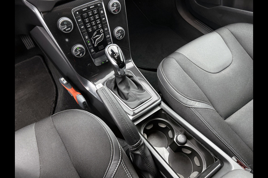 Volvo V40 1.5 T2 Polar+ Automaat (NAVIGATIE, TREKHAAK AFNEEMBAAR, STOELVERWARMING, CLIMA, PDC, LED, GOED ONDERHOUDEN)