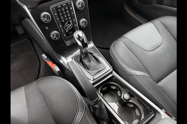 Volvo V40 1.5 T2 Polar+ Automaat (NAVIGATIE, TREKHAAK AFNEEMBAAR, STOELVERWARMING, CLIMA, PDC, LED, GOED ONDERHOUDEN)
