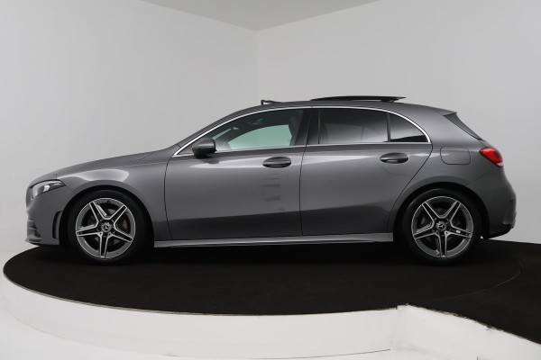 Mercedes-Benz A-Klasse 200 Business Solution AMG (PANORAMADAK, STOELVERWARMING, ACHTERUITRIJCAMERA, NAVIGATIE, AUTOMAAT)