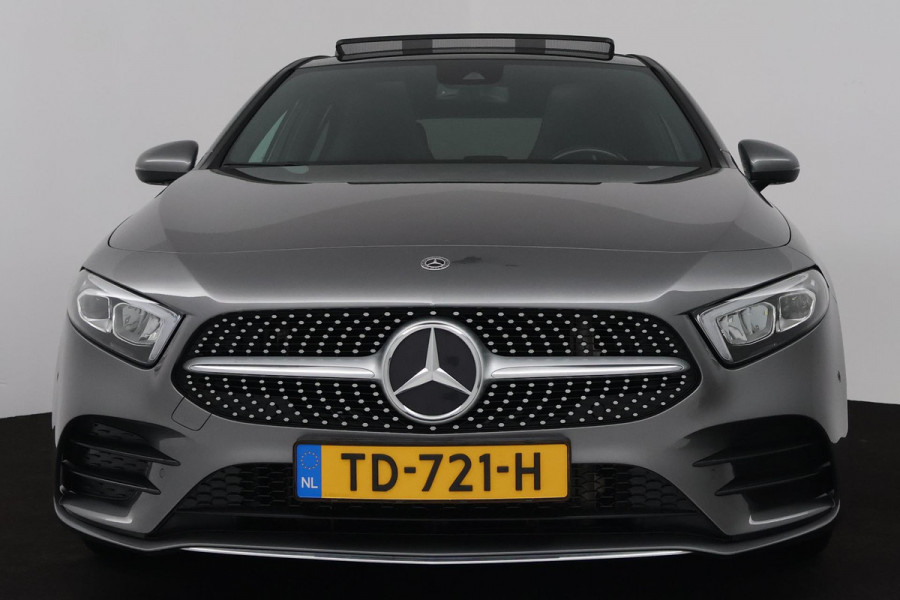 Mercedes-Benz A-Klasse 200 Business Solution AMG (PANORAMADAK, STOELVERWARMING, ACHTERUITRIJCAMERA, NAVIGATIE, AUTOMAAT)