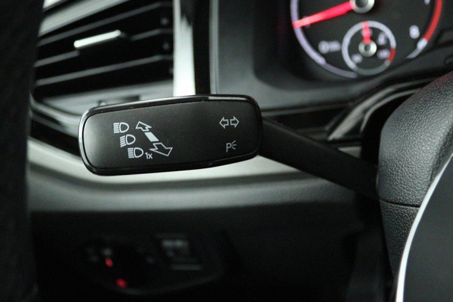 Volkswagen Polo 1.0 TSI Comfortline (CRUISE CONTROL ADAPTIEF, ACHTERUITRIJCAMERA, CARPLAY NAVIGATIE)