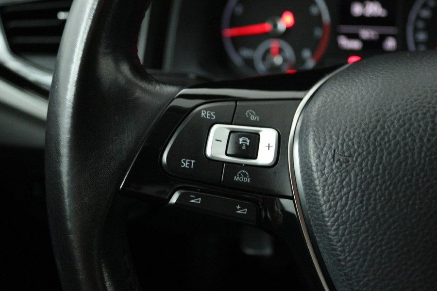 Volkswagen Polo 1.0 TSI Comfortline (CRUISE CONTROL ADAPTIEF, ACHTERUITRIJCAMERA, CARPLAY NAVIGATIE)