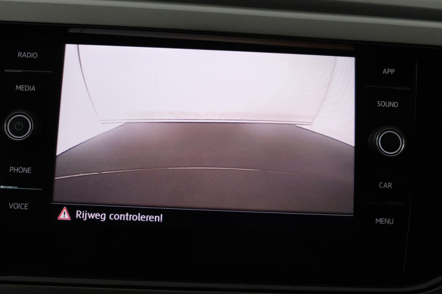 Volkswagen Polo 1.0 TSI Comfortline (CRUISE CONTROL ADAPTIEF, ACHTERUITRIJCAMERA, CARPLAY NAVIGATIE)