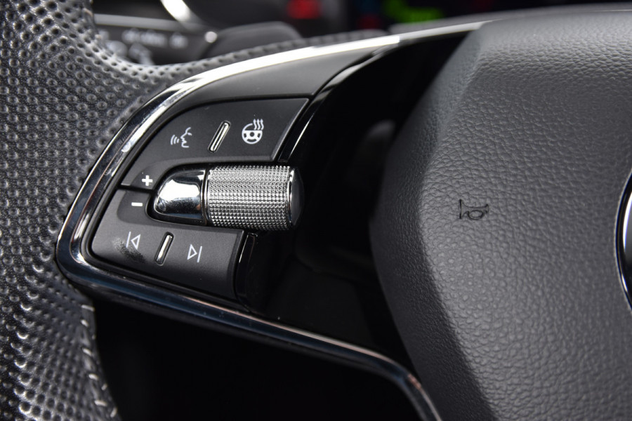 Škoda Superb Combi 1.4 TSI iV Sportline Business | Dig. Cockpit | Cruise | Stoel-+Stuurverw. PDC | Camera | App. Connect | ECC | Elek. Klep | LM 18" | 1944