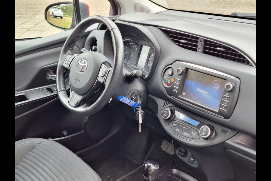 Toyota Yaris 1.5 Hybrid Design Sport | Navigatie, Stoelverwarming, Lichtmetalen velgen, Cruise control, Parkeercamera