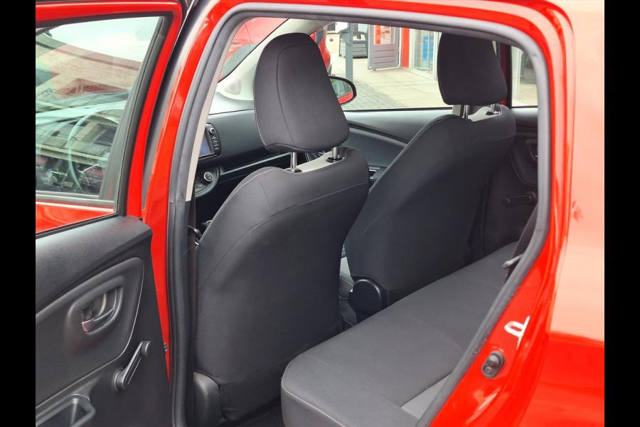 Toyota Yaris 1.5 Hybrid Design Sport | Navigatie, Stoelverwarming, Lichtmetalen velgen, Cruise control, Parkeercamera