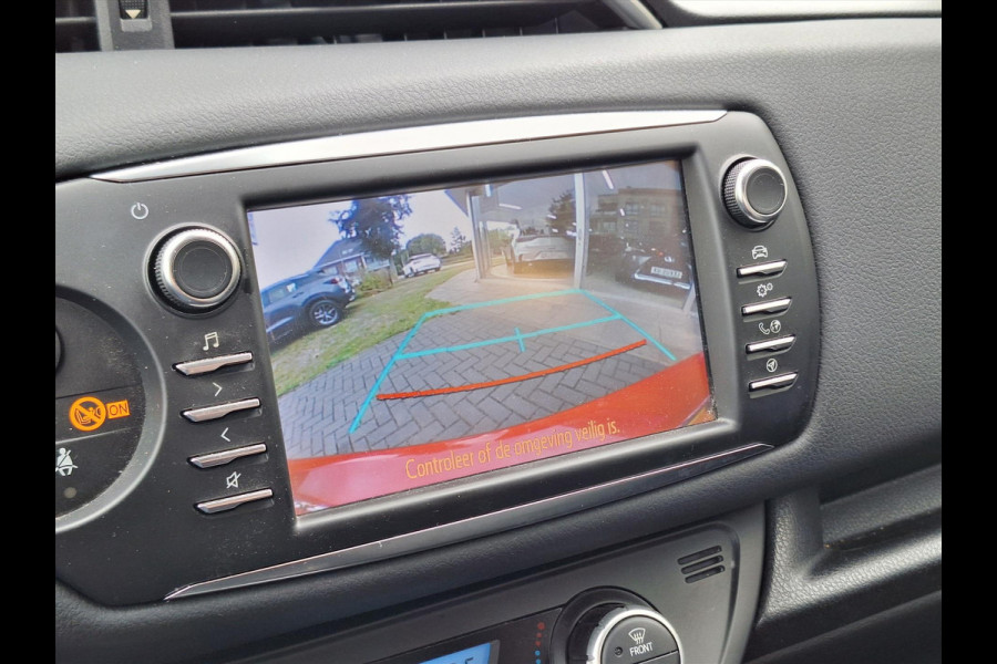 Toyota Yaris 1.5 Hybrid Design Sport | Navigatie, Stoelverwarming, Lichtmetalen velgen, Cruise control, Parkeercamera