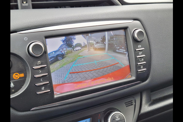 Toyota Yaris 1.5 Hybrid Design Sport | Navigatie, Stoelverwarming, Lichtmetalen velgen, Cruise control, Parkeercamera