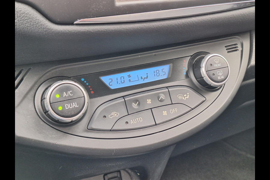 Toyota Yaris 1.5 Hybrid Design Sport | Navigatie, Stoelverwarming, Lichtmetalen velgen, Cruise control, Parkeercamera