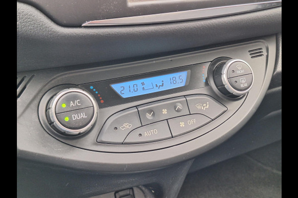 Toyota Yaris 1.5 Hybrid Design Sport | Navigatie, Stoelverwarming, Lichtmetalen velgen, Cruise control, Parkeercamera