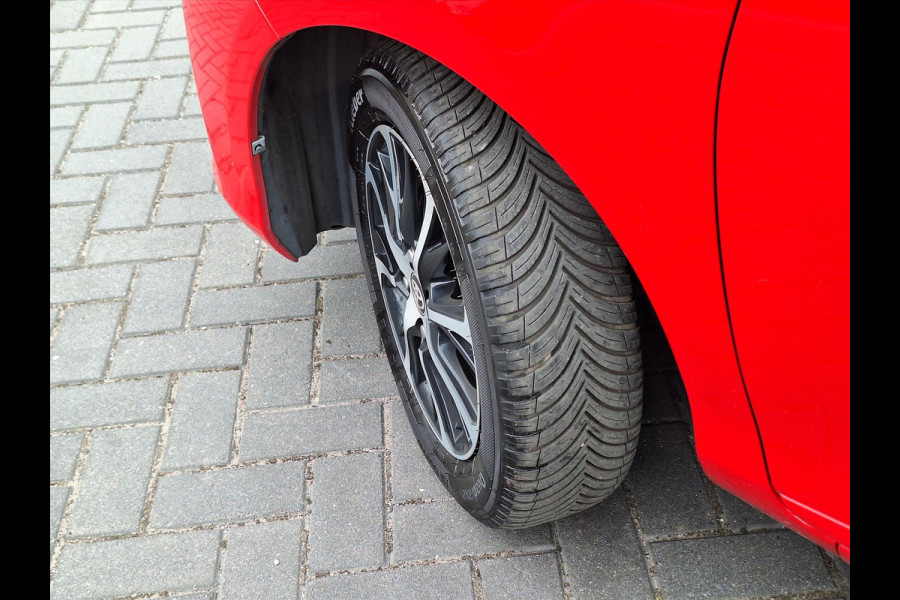 Toyota Yaris 1.5 Hybrid Design Sport | Navigatie, Stoelverwarming, Lichtmetalen velgen, Cruise control, Parkeercamera