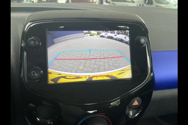 Citroën C1 1.0 VTi Shine Achteruitrijcamera - Airco - Lichtmetalen velgen - Radio - Stuur leder - Stuur multifunctioneel