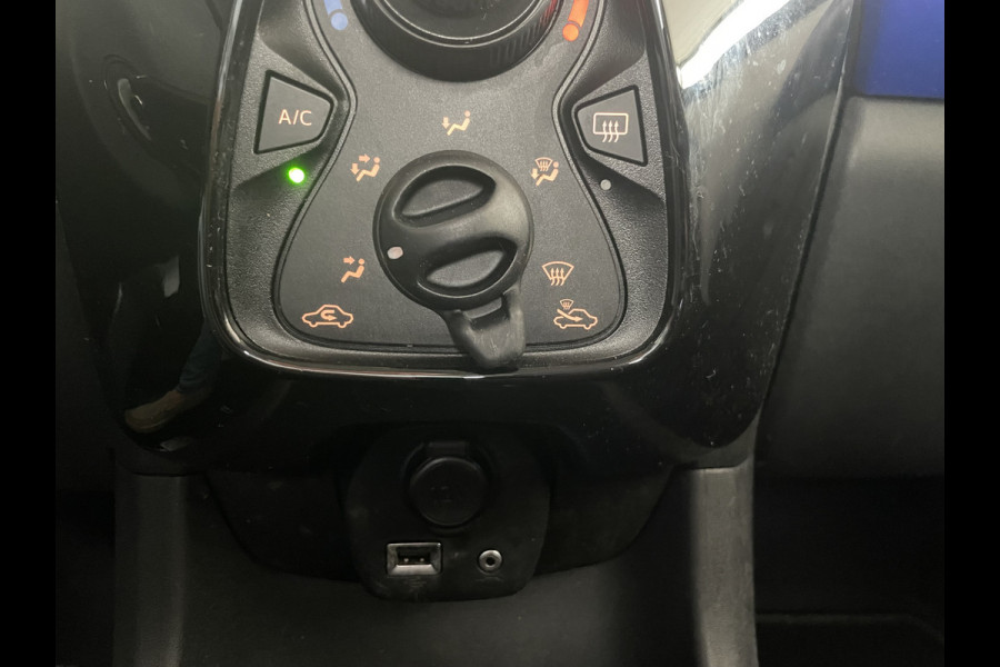 Citroën C1 1.0 VTi Shine Achteruitrijcamera - Airco - Lichtmetalen velgen - Radio - Stuur leder - Stuur multifunctioneel