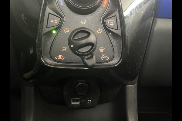 Citroën C1 1.0 VTi Shine Achteruitrijcamera - Airco - Lichtmetalen velgen - Radio - Stuur leder - Stuur multifunctioneel