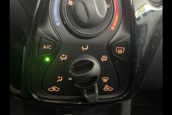 Citroën C1 1.0 VTi Shine Achteruitrijcamera - Airco - Lichtmetalen velgen - Radio - Stuur leder - Stuur multifunctioneel