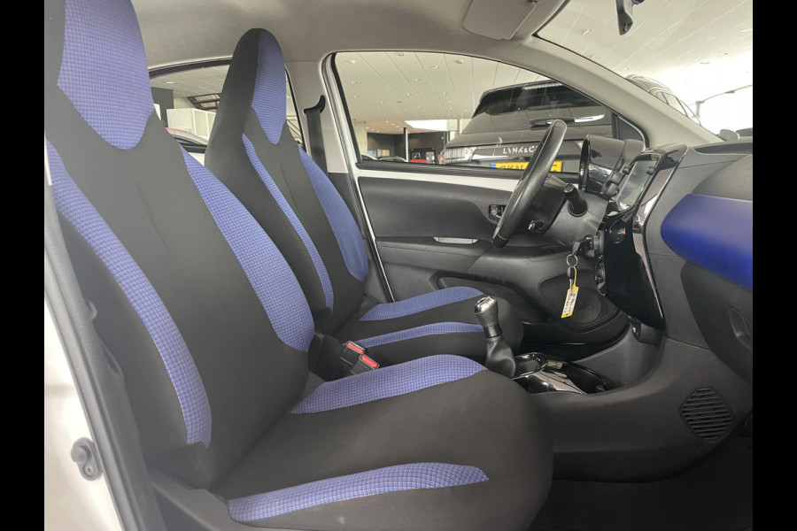 Citroën C1 1.0 VTi Shine Achteruitrijcamera - Airco - Lichtmetalen velgen - Radio - Stuur leder - Stuur multifunctioneel