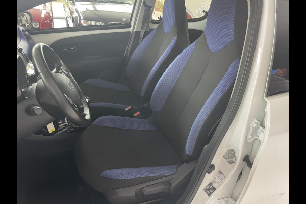 Citroën C1 1.0 VTi Shine Achteruitrijcamera - Airco - Lichtmetalen velgen - Radio - Stuur leder - Stuur multifunctioneel
