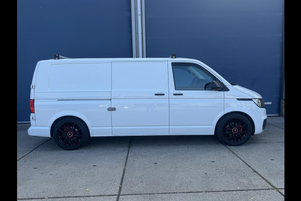 Volkswagen Transporter 2.0 TDI L2H1 30 Comfortline AIRCO / CRUISE CONTROLE / NAVI / CARPLAY / VERLAAGD