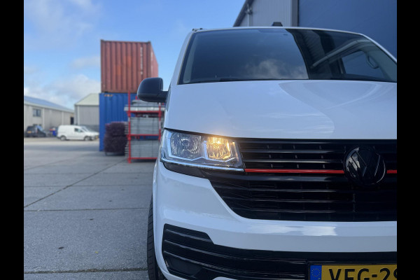 Volkswagen Transporter 2.0 TDI L2H1 30 Comfortline AIRCO / CRUISE CONTROLE / NAVI / CARPLAY / VERLAAGD
