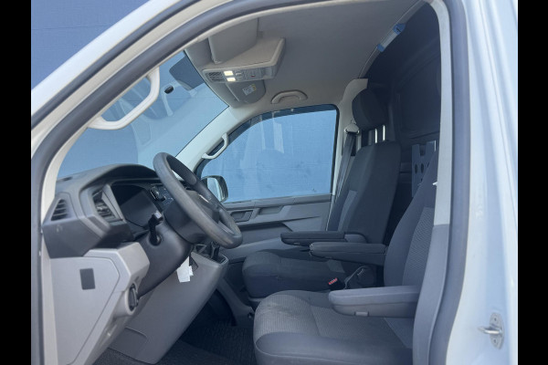 Volkswagen Transporter 2.0 TDI L2H1 30 Comfortline AIRCO / CRUISE CONTROLE / NAVI / CARPLAY / VERLAAGD
