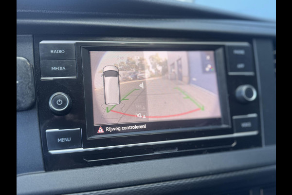 Volkswagen Transporter 2.0 TDI L2H1 30 Comfortline AIRCO / CRUISE CONTROLE / NAVI / CARPLAY / VERLAAGD