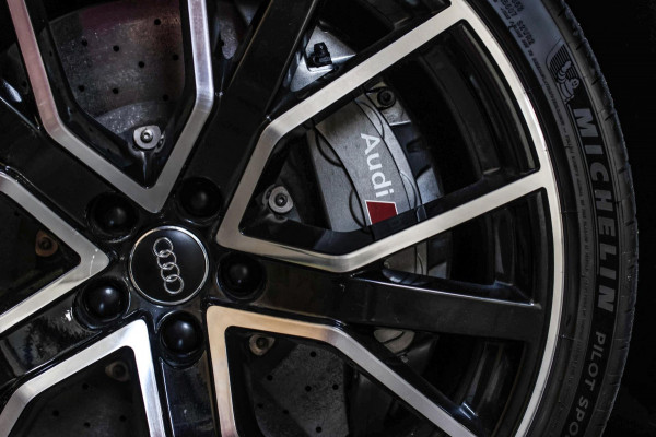 Audi RS6 Performance 4.0 TFSI Quattro *Pano*Akra*B&O*Keramisch*Carbon*Soft-Close*