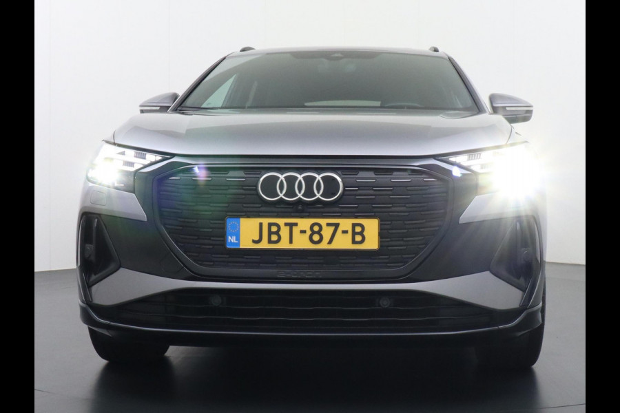 Audi Q4 e-tron 50 quattro S edition 77 kWh VAN: 44.900,- VOOR: 40.877,- UW HERFSTVOORDEEL: 4.023,- ELEKTRISCH PANORAMADAK | HEAD-UP DISPLAY | ADAPTIEVE CRUISE CONTROL | CAMERA | ELEKTRISCHE TREKHAAK | RIJKLAAR MET 12 MAANDEN BOVAG GARANTIE!