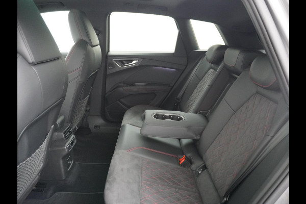 Audi Q4 e-tron 50 quattro S edition 77 kWh VAN: 44.900,- VOOR: 40.877,- UW HERFSTVOORDEEL: 4.023,- ELEKTRISCH PANORAMADAK | HEAD-UP DISPLAY | ADAPTIEVE CRUISE CONTROL | CAMERA | ELEKTRISCHE TREKHAAK | RIJKLAAR MET 12 MAANDEN BOVAG GARANTIE!