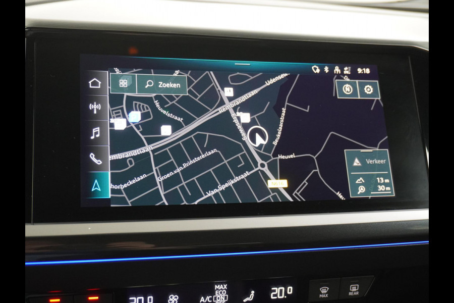Audi Q4 e-tron 50 quattro S edition 77 kWh VAN: 44.900,- VOOR: 40.877,- UW HERFSTVOORDEEL: 4.023,- ELEKTRISCH PANORAMADAK | HEAD-UP DISPLAY | ADAPTIEVE CRUISE CONTROL | CAMERA | ELEKTRISCHE TREKHAAK | RIJKLAAR MET 12 MAANDEN BOVAG GARANTIE!