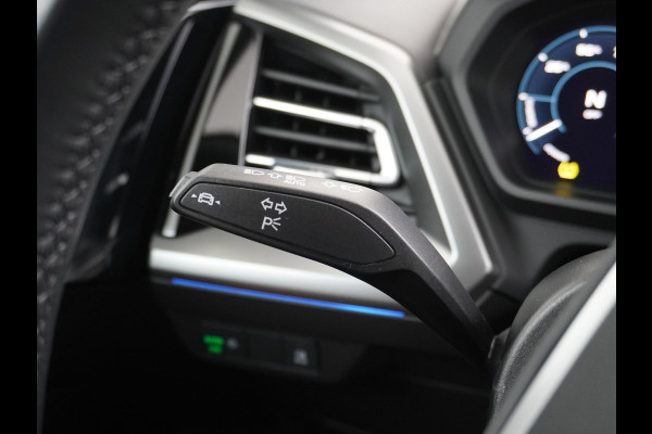 Audi Q4 e-tron 50 quattro Launch edition Advanced 77 kWh VAN: 42.900,- VOOR: 38.877,- UW HERFSTVOORDEEL: 4.023,-  ADAPTIEVE CRUISE CONTROL | LEDEREN BEKLEDING | STOELVERWARMING | ELEKTRISCHE ACHTERKLEP | CAMERA | RIJKLAAR MET 12 MAANDEN BOVAG GARANTIE
