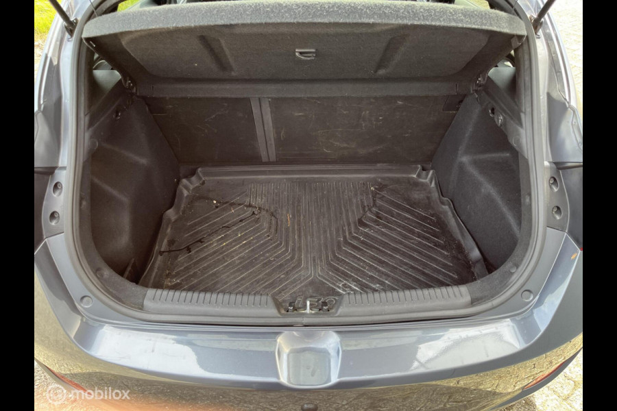 Hyundai i30 1.6 GDi GO! TREKHAAK