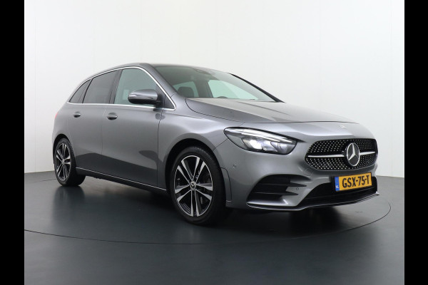 Mercedes-Benz B-Klasse 200 Business Solution AMG VAN: 27.900,- VOOR 25.877,- UW HERFSTVOORDEEL: 2.023,- Leder | Elektrische Kofferbak | Ambilight Sfeerverlichting | Rijklaar geleverd met 12 maanden BOVAG-garantie