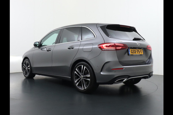 Mercedes-Benz B-Klasse 200 Business Solution AMG VAN: 27.900,- VOOR 25.877,- UW HERFSTVOORDEEL: 2.023,- Leder | Elektrische Kofferbak | Ambilight Sfeerverlichting | Rijklaar geleverd met 12 maanden BOVAG-garantie