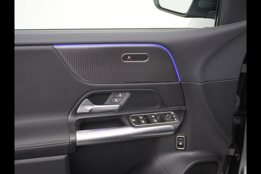 Mercedes-Benz B-Klasse 200 Business Solution AMG VAN: 27.900,- VOOR 25.877,- UW HERFSTVOORDEEL: 2.023,- Leder | Elektrische Kofferbak | Ambilight Sfeerverlichting | Rijklaar geleverd met 12 maanden BOVAG-garantie
