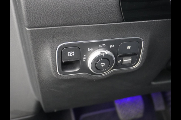 Mercedes-Benz B-Klasse 200 Business Solution AMG VAN: 27.900,- VOOR 25.877,- UW HERFSTVOORDEEL: 2.023,- Leder | Elektrische Kofferbak | Ambilight Sfeerverlichting | Rijklaar geleverd met 12 maanden BOVAG-garantie