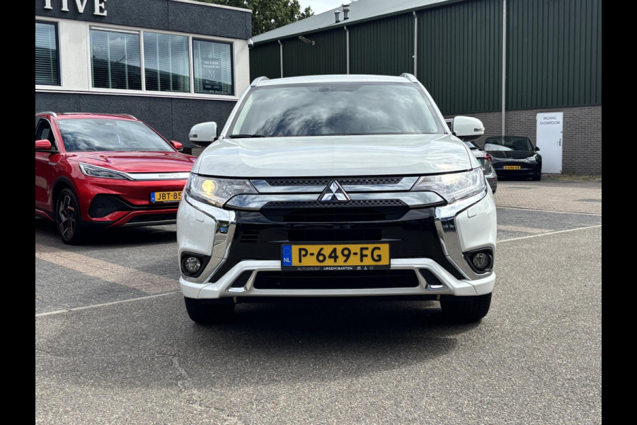 Mitsubishi Outlander 2.4 PHEV Intense+ VAN: 28.900,- VOOR: 25.330,- UW HERFSTVOORDEEL: 3.570,- PLUG-IN HYBRIDE | DEALER ONDERHOUDEN | AFNEEMBARE TREKHAAK | RIJKLAAR MET 12 MAANDEN BOVAG GARANTIE!