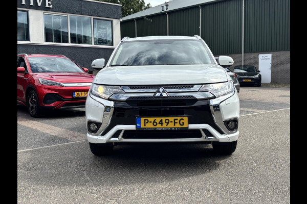 Mitsubishi Outlander 2.4 PHEV Intense+ VAN: 28.900,- VOOR: 25.330,- UW HERFSTVOORDEEL: 3.570,- PLUG-IN HYBRIDE | DEALER ONDERHOUDEN | AFNEEMBARE TREKHAAK | RIJKLAAR MET 12 MAANDEN BOVAG GARANTIE!