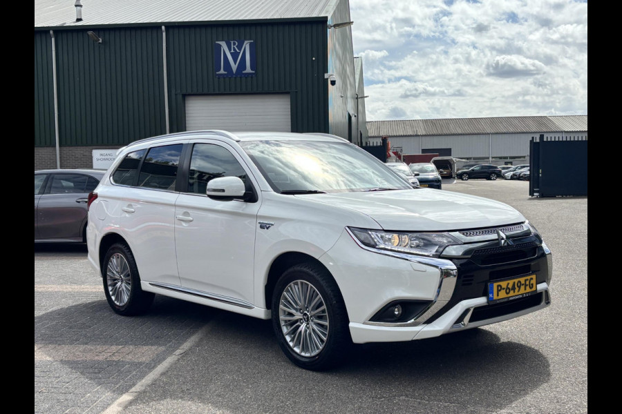 Mitsubishi Outlander 2.4 PHEV Intense+ VAN: 28.900,- VOOR: 25.330,- UW HERFSTVOORDEEL: 3.570,- PLUG-IN HYBRIDE | DEALER ONDERHOUDEN | AFNEEMBARE TREKHAAK | RIJKLAAR MET 12 MAANDEN BOVAG GARANTIE!