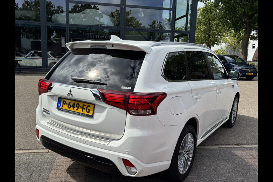 Mitsubishi Outlander 2.4 PHEV Intense+ VAN: 28.900,- VOOR: 25.330,- UW HERFSTVOORDEEL: 3.570,- PLUG-IN HYBRIDE | DEALER ONDERHOUDEN | AFNEEMBARE TREKHAAK | RIJKLAAR MET 12 MAANDEN BOVAG GARANTIE!