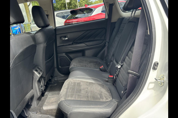 Mitsubishi Outlander 2.4 PHEV Intense+ VAN: 28.900,- VOOR: 25.330,- UW HERFSTVOORDEEL: 3.570,- PLUG-IN HYBRIDE | DEALER ONDERHOUDEN | AFNEEMBARE TREKHAAK | RIJKLAAR MET 12 MAANDEN BOVAG GARANTIE!