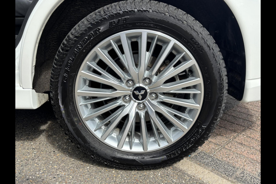 Mitsubishi Outlander 2.4 PHEV Intense+ VAN: 28.900,- VOOR: 25.330,- UW HERFSTVOORDEEL: 3.570,- PLUG-IN HYBRIDE | DEALER ONDERHOUDEN | AFNEEMBARE TREKHAAK | RIJKLAAR MET 12 MAANDEN BOVAG GARANTIE!
