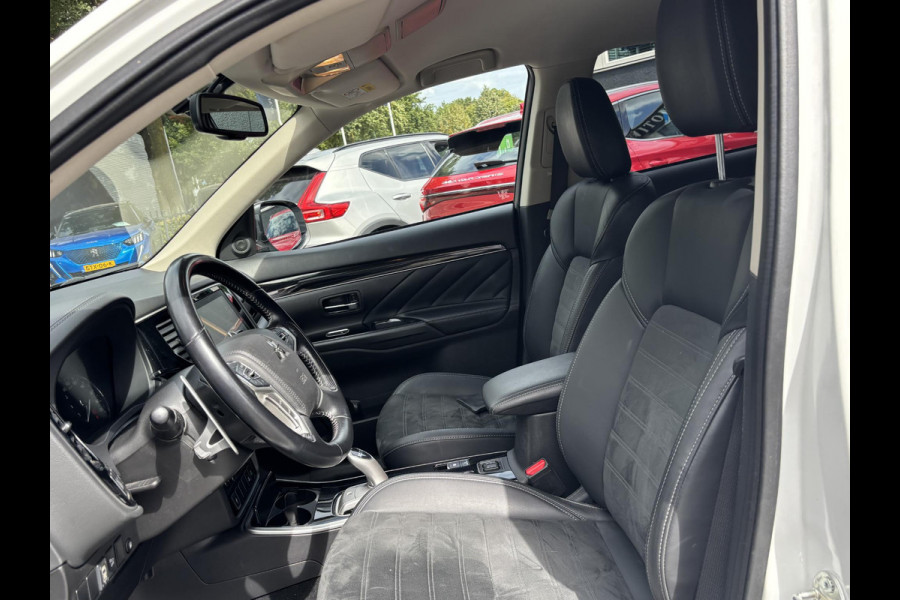 Mitsubishi Outlander 2.4 PHEV Intense+ VAN: 28.900,- VOOR: 25.330,- UW HERFSTVOORDEEL: 3.570,- PLUG-IN HYBRIDE | DEALER ONDERHOUDEN | AFNEEMBARE TREKHAAK | RIJKLAAR MET 12 MAANDEN BOVAG GARANTIE!