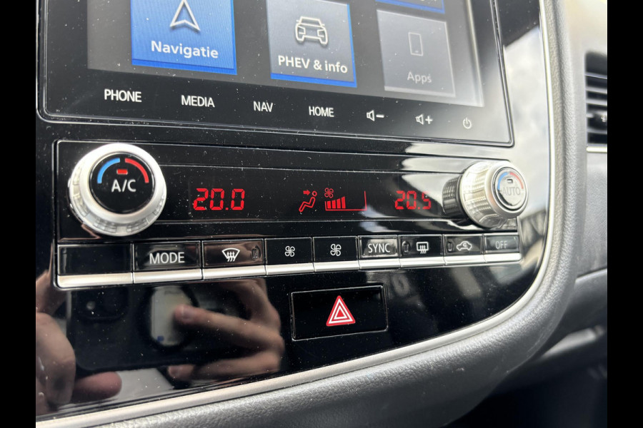 Mitsubishi Outlander 2.4 PHEV Intense+ VAN: 28.900,- VOOR: 25.330,- UW HERFSTVOORDEEL: 3.570,- PLUG-IN HYBRIDE | DEALER ONDERHOUDEN | AFNEEMBARE TREKHAAK | RIJKLAAR MET 12 MAANDEN BOVAG GARANTIE!