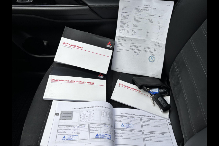 Mitsubishi Outlander 2.4 PHEV Intense+ VAN: 28.900,- VOOR: 25.330,- UW HERFSTVOORDEEL: 3.570,- PLUG-IN HYBRIDE | DEALER ONDERHOUDEN | AFNEEMBARE TREKHAAK | RIJKLAAR MET 12 MAANDEN BOVAG GARANTIE!