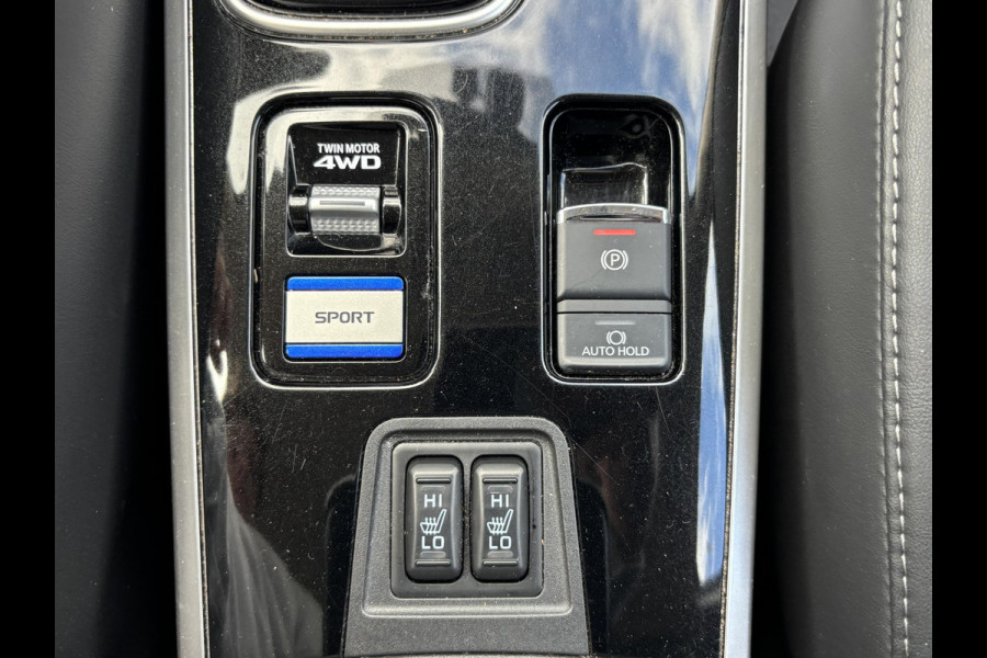 Mitsubishi Outlander 2.4 PHEV Intense+ VAN: 28.900,- VOOR: 25.330,- UW HERFSTVOORDEEL: 3.570,- PLUG-IN HYBRIDE | DEALER ONDERHOUDEN | AFNEEMBARE TREKHAAK | RIJKLAAR MET 12 MAANDEN BOVAG GARANTIE!