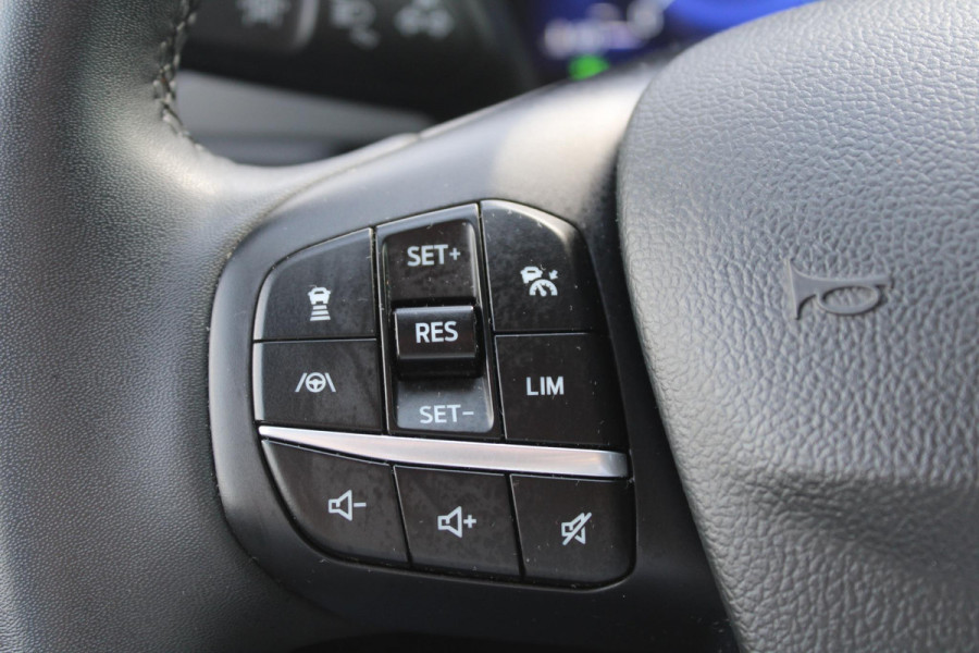 Ford Kuga 2.5 PHEV Titanium | Adaptieve Cruise Control | Voorruitverwarming | Climate Control | Achteruitrijcamera | BLIS | Privacy Glass | DAB | Stoelverwarming | 32DKM!