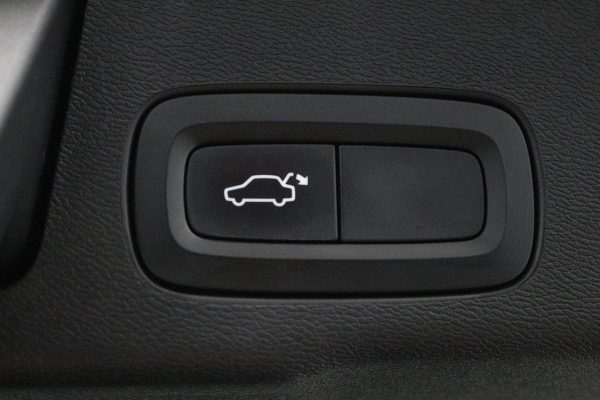Volvo XC60 2.0 T5 AWD Momentum (TREKHAAK WEGKLAPBAAR, ACHTERUITRIJCAMERA, STOELVERWARMING, CARPLAY, NAVIGATIE, AUTOMAAT)