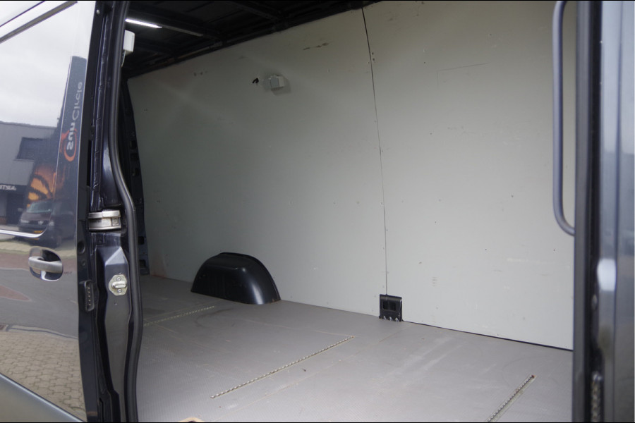 Mercedes-Benz Sprinter 319 3.0 CDI V6 L3H2 AUT. LED,LEDER, 3.5T TREKHAAK, CRUISE, MBUX, CAMERA, STANDKACHEL, CLIMA, APPLE CARPLAY/ANDROID AUTO, PARKEER